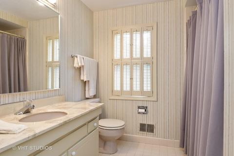270 Coachmaker Dr, Northbrook, IL 60062 photo 17