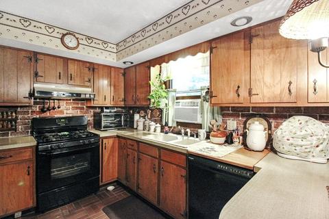 2275 Sunset Dr, Freeport, IL 61032 photo 9