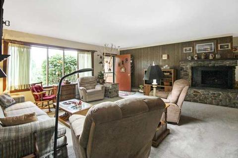 2275 Sunset Dr, Freeport, IL 61032 photo 5