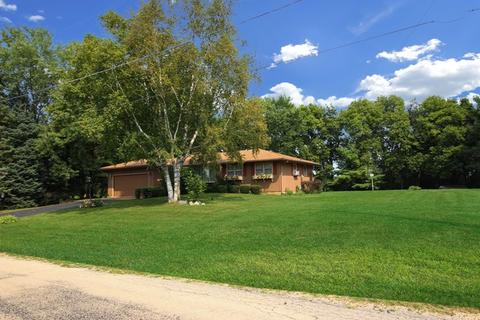 2275 Sunset Dr, Freeport, IL 61032 photo 2