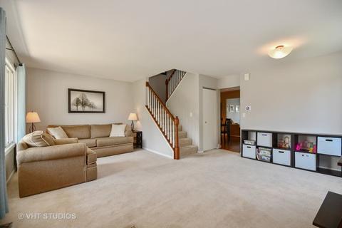 2946 Diane Dr, Aurora, IL 60504 photo 2