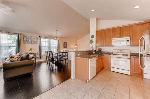 2466 Emily Ln, Elgin, IL 60124 photo 4