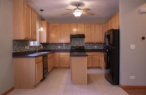 513 Declaration Ln, Aurora, IL 60502 photo 2