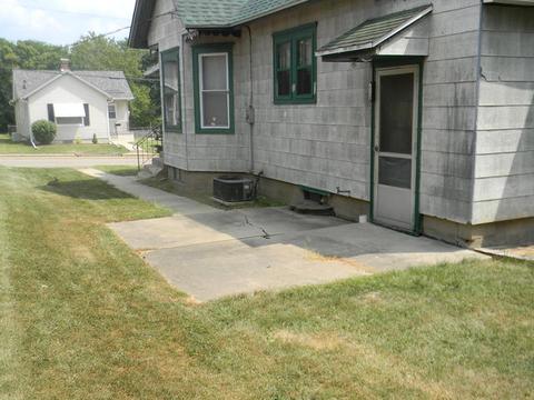 1022 Monks Ave, Peru, IL 61354 photo 3
