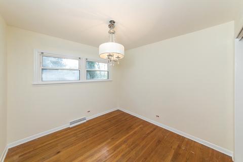 2080 Westview Dr, Des Plaines, IL 60018 photo 16
