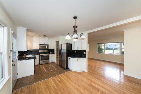 2080 Westview Dr, Des Plaines, IL 60018 photo 8