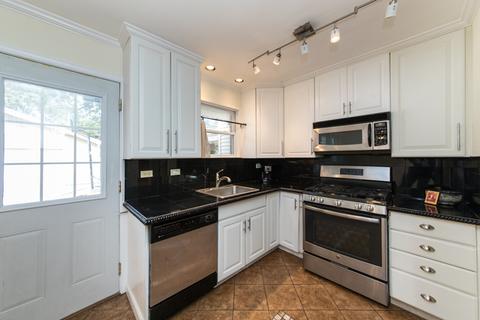 2080 Westview Dr, Des Plaines, IL 60018 photo 9