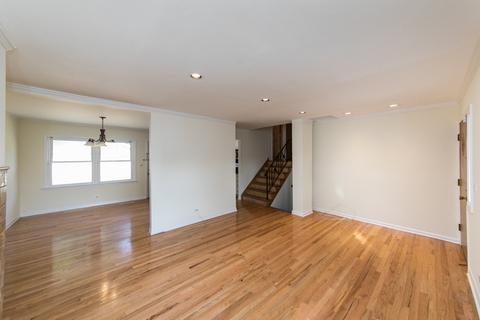 2080 Westview Dr, Des Plaines, IL 60018 photo 4