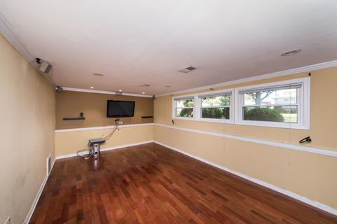 2080 Westview Dr, Des Plaines, IL 60018 photo 18