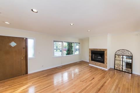2080 Westview Dr, Des Plaines, IL 60018 photo 5