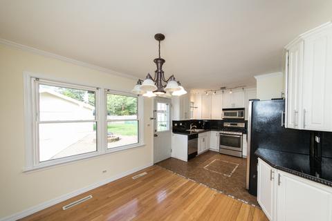 2080 Westview Dr, Des Plaines, IL 60018 photo 7