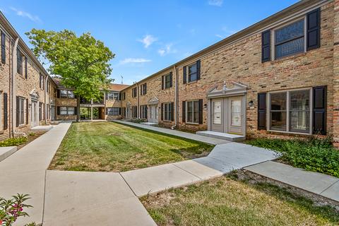 1727 Sessions Walk, Hoffman Estates, IL 60169 photo 2
