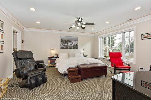 1070 Prospect Ln, Des Plaines, IL 60018 photo 9