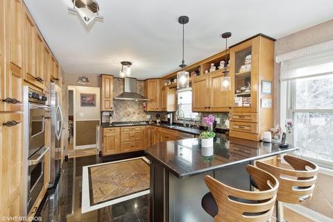 1070 Prospect Ln, Des Plaines, IL 60018 photo 3