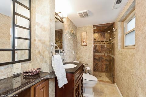 1070 Prospect Ln, Des Plaines, IL 60018 photo 18