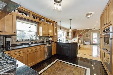 1070 Prospect Ln, Des Plaines, IL 60018 photo 4