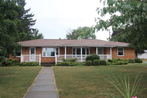 1027 Normal St, Henry, IL 61537 photo 3