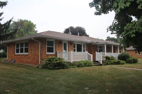 1027 Normal St, Henry, IL 61537 photo 1