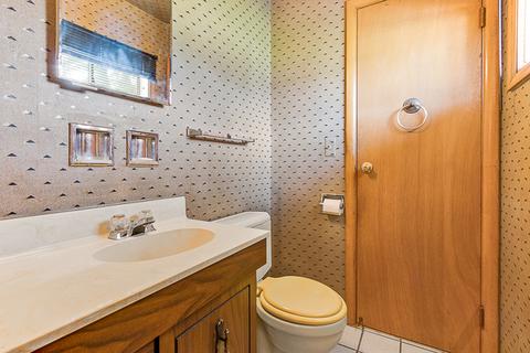 219 W Walnut Ave, Des Plaines, IL 60016 photo 8
