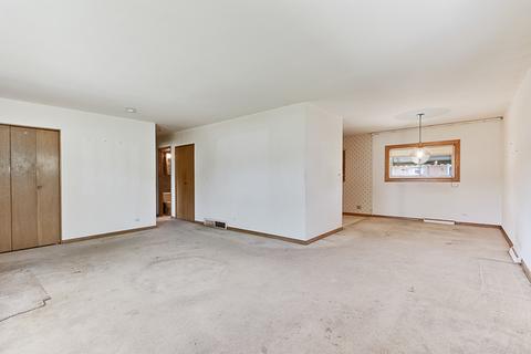 219 W Walnut Ave, Des Plaines, IL 60016 photo 4