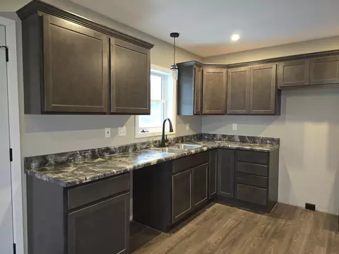 Kitchen - 1005 Augusta Rd, Carthage, IL 62321 photo 2 of 3