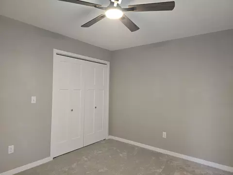 Bedroom - 1005 Augusta Rd, Carthage, IL 62321 photo 3 of 4