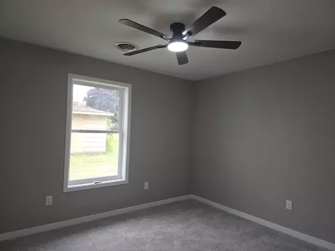Bedroom - 1005 Augusta Rd, Carthage, IL 62321 photo 2 of 4