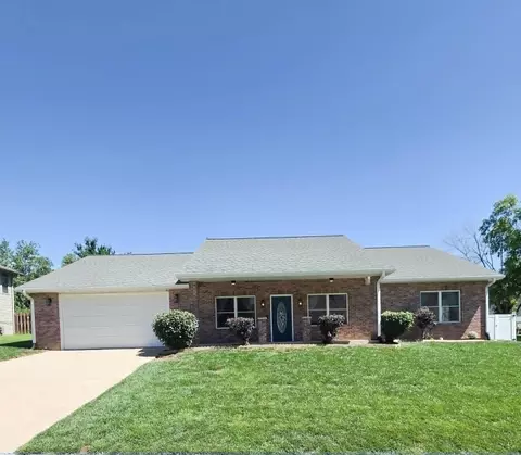 5437 Watchtower Dr, Quincy, IL 62305