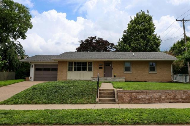 925 S 19th St, Quincy, IL 62301