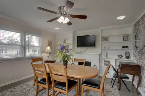 Dining - 3930 Pine Tree Rd, Quincy, IL 62301 photo 2 of 2