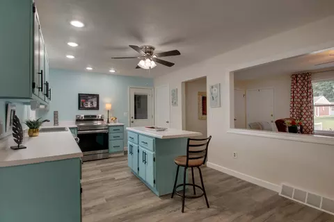 Kitchen - 3930 Pine Tree Rd, Quincy, IL 62301 photo 2 of 2