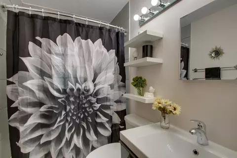 Bath - 3930 Pine Tree Rd, Quincy, IL 62301 photo 3 of 4