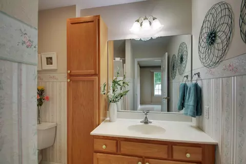 Bath - 3930 Pine Tree Rd, Quincy, IL 62301 photo 1 of 4