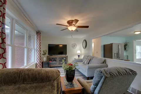 Living - 3930 Pine Tree Rd, Quincy, IL 62301 photo 2 of 2