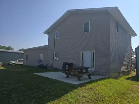 Exterior - 105 S Cedar St S, Bowen, IL 62316 photo 5 of 9
