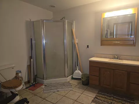 Bath - 105 S Cedar St S, Bowen, IL 62316 photo 2 of 5