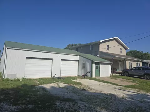 Exterior - 105 S Cedar St S, Bowen, IL 62316 photo 2 of 9
