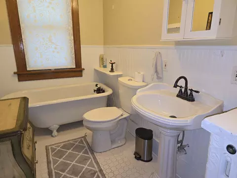 Bath - 800 Main St, Carthage, IL 62321 photo 2 of 2