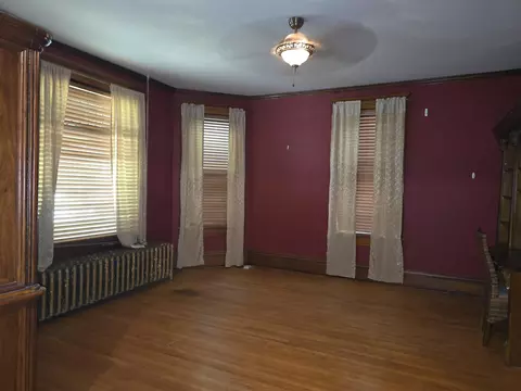 Living - 800 Main St, Carthage, IL 62321 photo 3 of 4