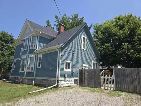 Exterior - 800 Main St, Carthage, IL 62321 photo 5 of 9