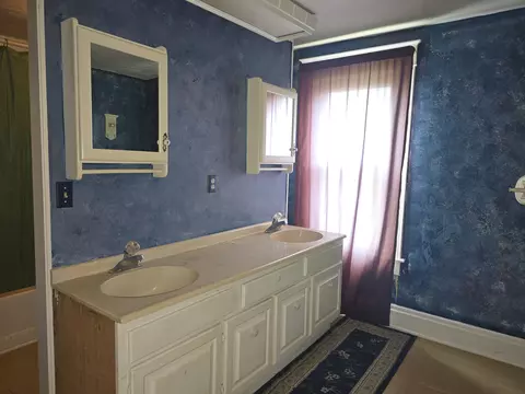 Bath - 57 W Main St, Carthage, IL 62321 photo 3 of 4