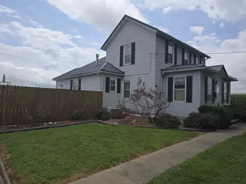 Exterior - 57 W Main St, Carthage, IL 62321 photo 4 of 8