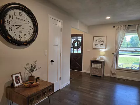 Entry Way - 705 E Main St, Augusta, IL 62311 photo 2 of 3