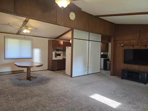 Living - 319 Rogers Rd, Carthage, IL 62321 photo 3 of 3