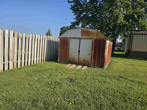 Exterior - 319 Rogers Rd, Carthage, IL 62321 photo 5 of 5