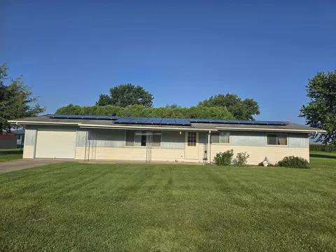 Exterior - 319 Rogers Rd, Carthage, IL 62321 photo 3 of 5