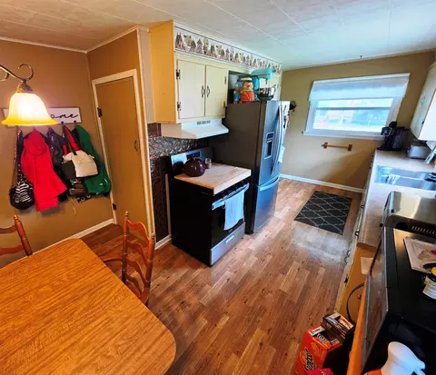 Kitchen - 227 E Bennett St, Salem, IL 62881 photo 6 of 6