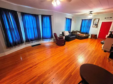 Living - 227 E Bennett St, Salem, IL 62881 photo 1 of 3
