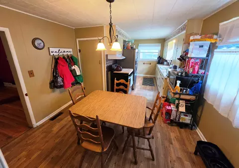 Kitchen - 227 E Bennett St, Salem, IL 62881 photo 5 of 6