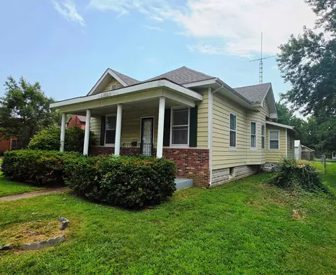Exterior - 227 E Bennett St, Salem, IL 62881 photo 3 of 4